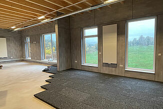 Installation of the REGUPOL sonusfit t110 gym floor in the RhönFit therapy centre in Dermbach.