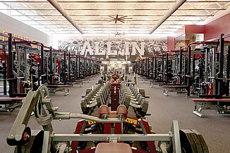 Expansive athletic performance facility at Iowa State. REGUPOL aktivpro roll flooring is used throughout the facility.