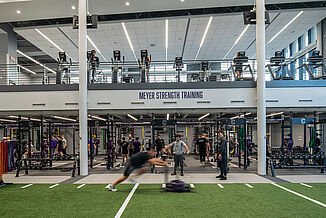 View of the turf and strength training sector of the Cornell College facility. REGUPOL aktiv flooring is installed throughout the facility. 