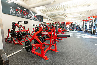 A number of different machines are offered to athletes in Stanford University's athletic performance facility. All machinery is located on REGUPOL aktivpro roll flooring, that promotes extreme durability through heavy weight training.