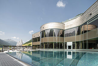 Outdoor pool and sunbathing area of the alpine Silvretta Therme in Ischgl.