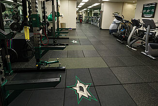 View of the Dallas Stars weight training facility offered to professional hockey players to improve athletic performance. REGUPOL crash and aktivpro tiles are used to promote durability.