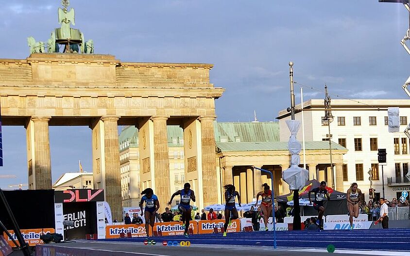 Track & Field Event "Berlin fliegt" at the Brandenburg Gate (Image: Benjamin Heller)