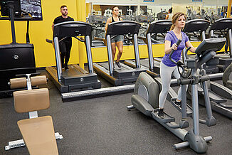 Cardio equipment in New York Fitness Club in Lebanon, featuring REGUPOL aktiv rolled rubber flooring. 