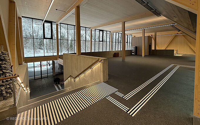 REGUPOL everroll alpine: Greater comfort and slip resistance for the world's steepest cable car