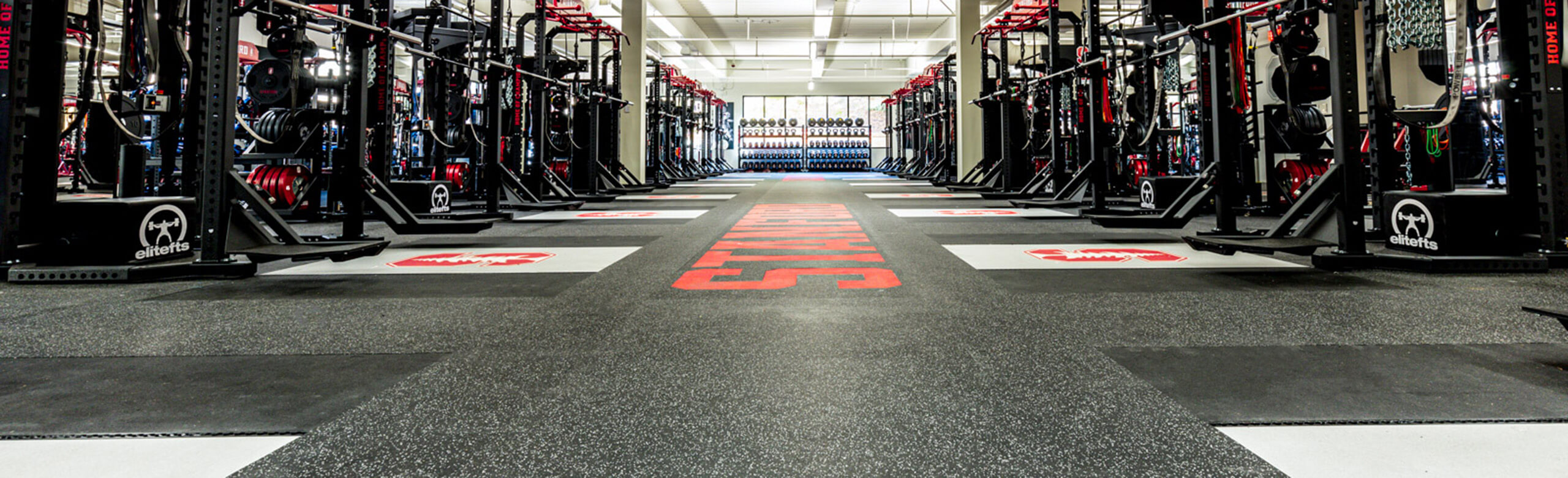 View of the main aisle of the Stanford University's athletic facility. The facility features REGUPOL aktipro roll flooring.  